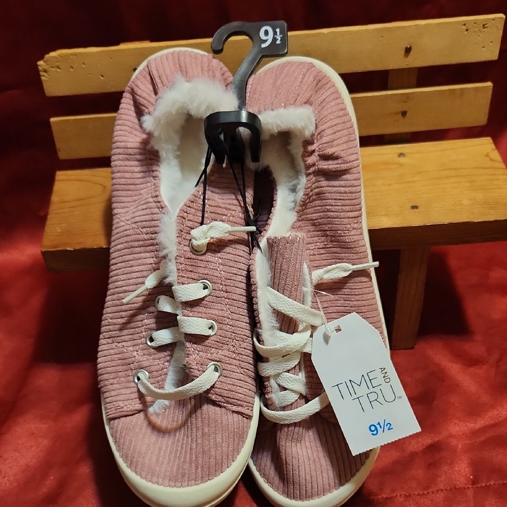 Time and Tru Women's Pink Shoes *New without Tags size 9.5*